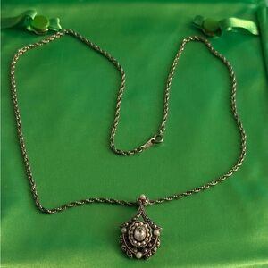 Elegant Vintage Style Silver Color Pendant Necklace